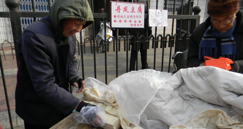 小小豆腐攤 吸引州城人