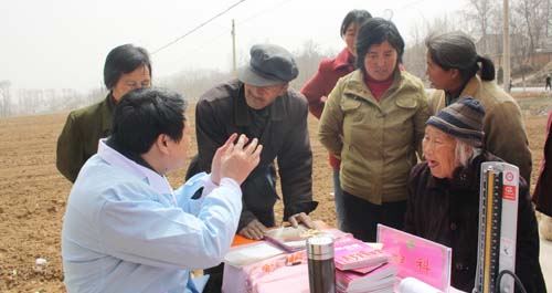 洛南縣開展義診活動