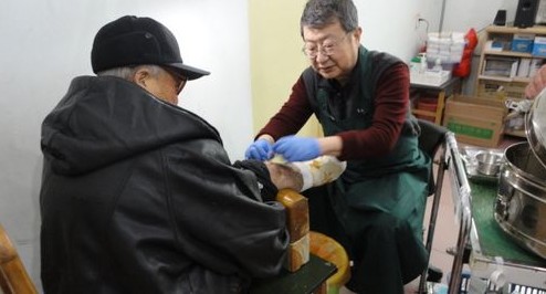 商洛山里有一群洋志愿者