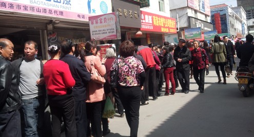 商洛：市民排隊購買天然氣