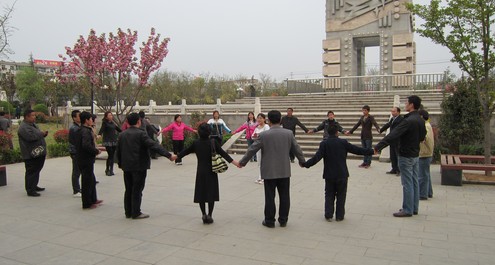 關愛自閉癥患者活動在商洛丹江公園舉行