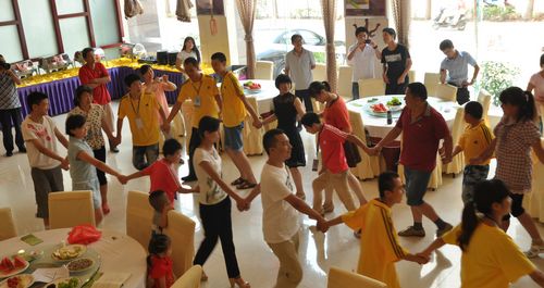 商洛慧靈智障人士服務中心舉辦“親子生日會”