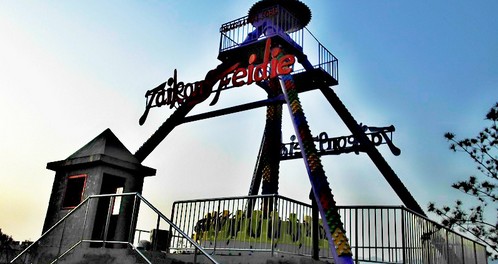 商洛金鳳山下投資建設兒童樂園