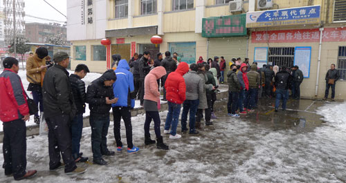 各地迎來假期后返程高峰