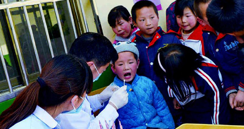 “彩虹助學計劃”在山陽縣雙坪鎮小學舉行