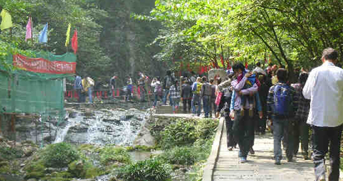 商洛各個旅游景點也迎來了旅游高峰