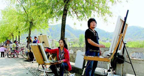 “大美陜西 走進商洛”陜西青年油畫家寫生采風活動在市區望江樓畔啟動