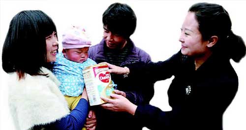 我市數千嬰幼兒得到免費奶粉