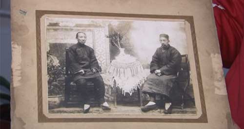 商州小伙3年前發(fā)現(xiàn)兩塊民國大匾 如今又發(fā)現(xiàn)當年人物照片