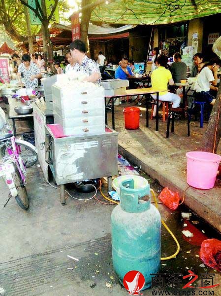 環境亂,衛生差,安全隱患大。