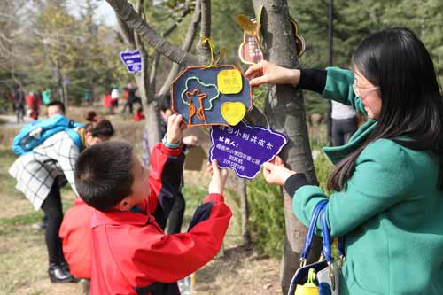 商洛團(tuán)市委舉辦“我與小樹(shù)共成長(zhǎng)”樹(shù)木認(rèn)養(yǎng)活動(dòng)