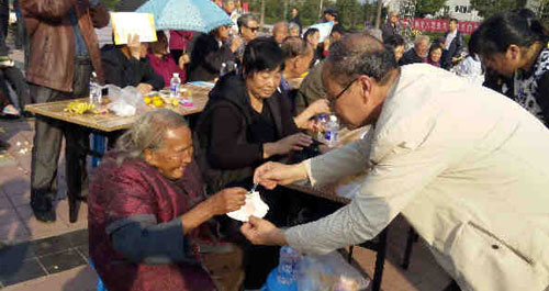 社區(qū)里的老人節(jié)