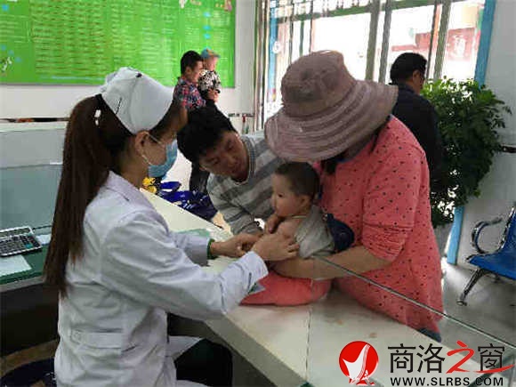 經過一系列嚴格的程序，疫苗最終被接種到兒童體內。