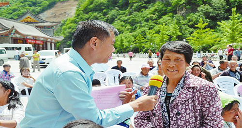 省文聯慰問演出走進柞水秦豐村