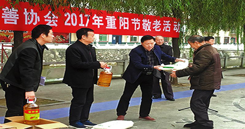 商南慈善協會到十里坪鎮開展敬老活動