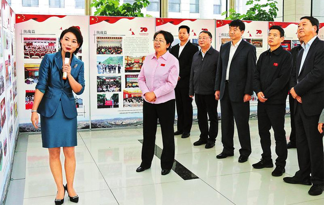 慶祝中華人民共和國成立70周年我市舉辦輝煌成就大型圖片展覽