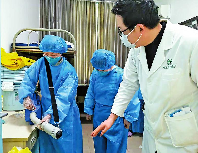 堅守隔離病區的“ 白衣天使”