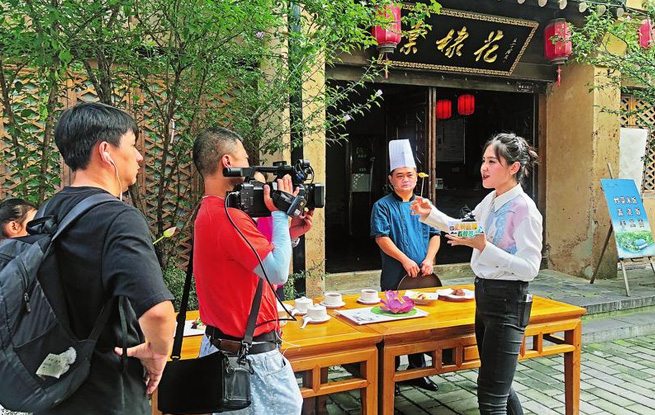 央視《走村直播看脫貧》走進商洛