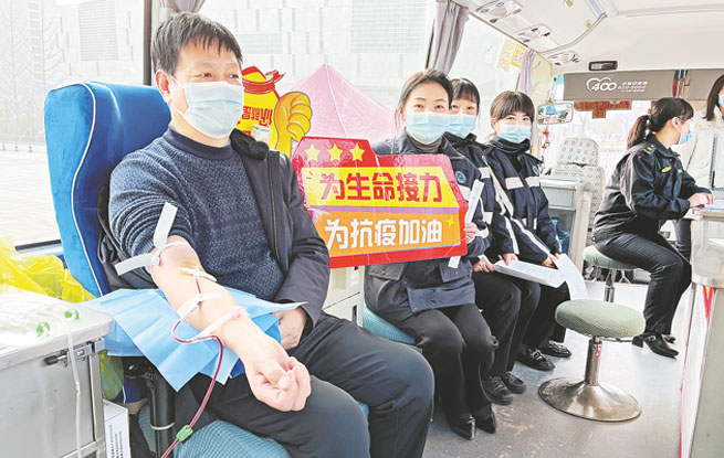 商洛市中心血站在市行政中心開展團(tuán)體獻(xiàn)血活動