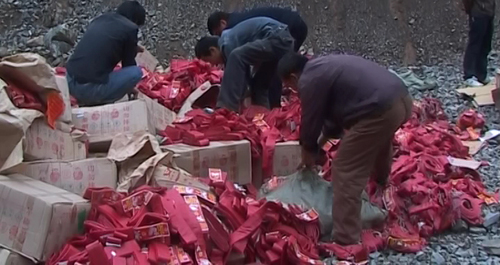 山陽集中銷毀非法煙花爆竹