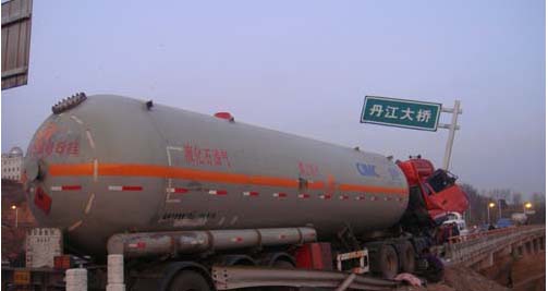 312國(guó)道發(fā)生一起交通事故一人身亡