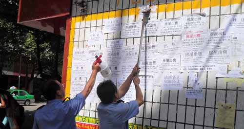 市城管監察支隊開展街道綜合整治活動