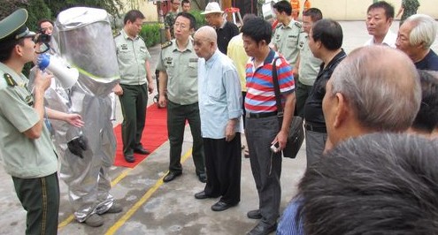 我市書畫藝術(shù)家深入消防商州中隊(duì)警營(yíng)采風(fēng)