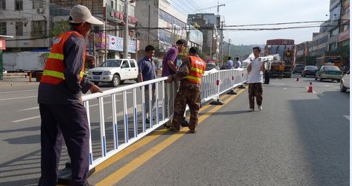 商洛城區交警中隊調整市區紅綠燈配制