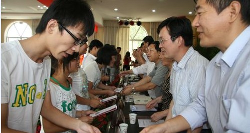 市慈善協會舉行助學基金簽字暨助學金發放儀式