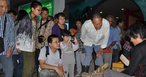 第六屆西部文化產業博覽會商洛展品深受歡迎