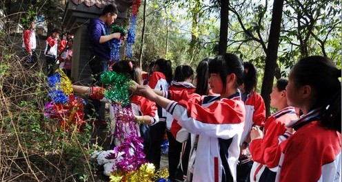 商洛各地緬懷革命先烈