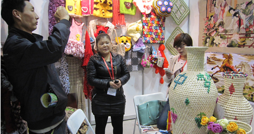 商洛市手工藝品吸引了眾多游客
