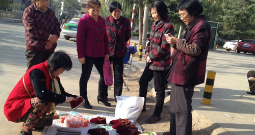 入冬手工棉鞋受青睞