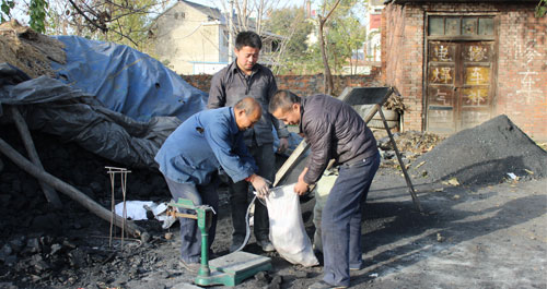 嚴寒將至 市民紛紛采購防寒保暖用品