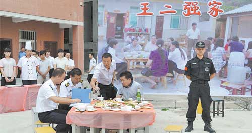 商洛市舉行Ⅲ級(jí)重大食品安全事故應(yīng)急救援演練活動(dòng)