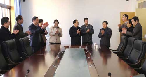 商洛市領(lǐng)導(dǎo)在商洛日?qǐng)?bào)社慰問(wèn)(圖文)