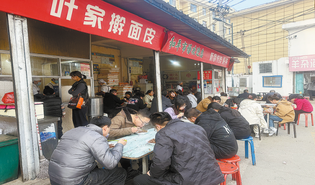 煙火升騰早市旺