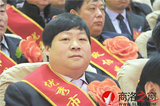 在日前召開的市政協會上，沈傳奇被評為優秀政協委員。