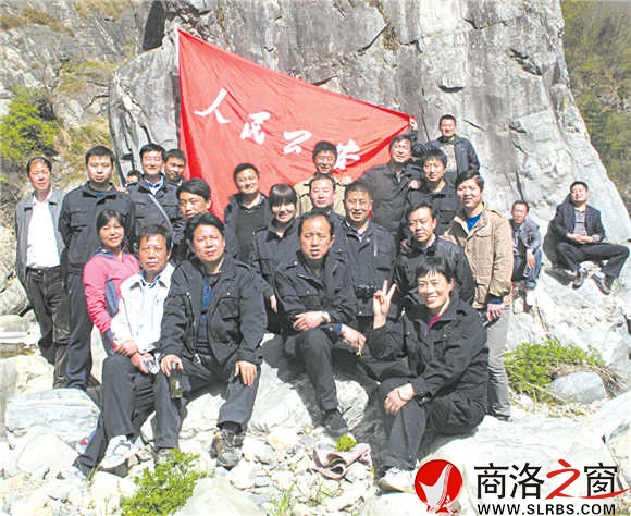 汝嶸陪同丈夫和刑警隊(duì)一起去拉練