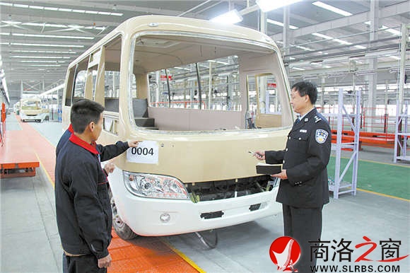 入冬以來,安建明多次深入園區企業進行安全檢查,確保企業生產安全。