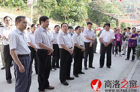 市四套班子領導深入鎮安視察指導“雙包雙促”精準扶貧工作