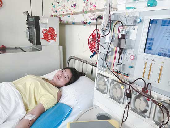 第一天的采集經歷了3個多小時，我的血就在血液分離機里不停的循環。