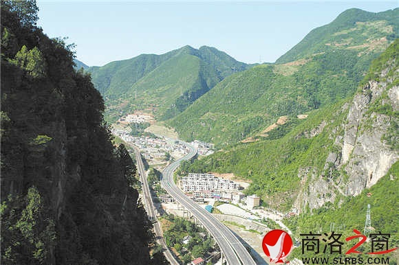 交通便捷,環境優美的石甕子全景。