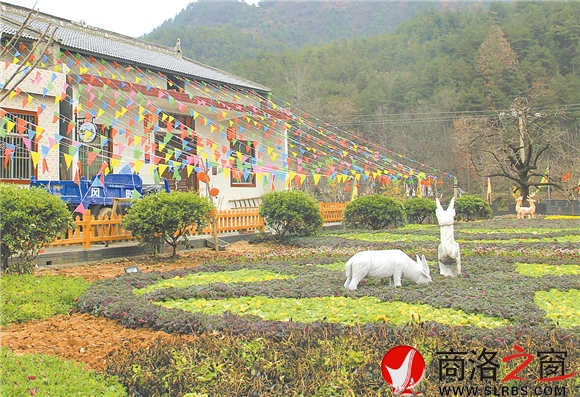 坐落于田園風(fēng)光中的農(nóng)家小院,別有一番詩(shī)情畫(huà)意。