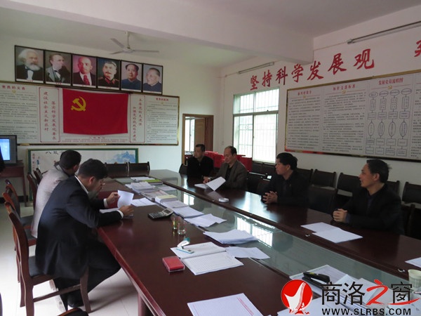 與村干部座談調(diào)研設立便民聯(lián)系點情況.jpg
