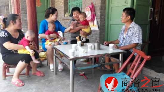 一胎產三男嬰 農民家庭愁養后續