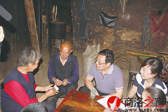 發改局結對干部經常到孫家坪的“親戚”家里幫助解決困難