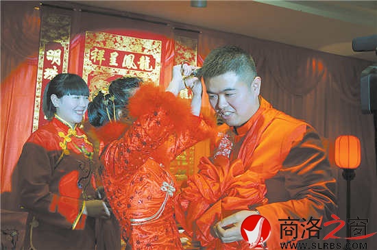 夫妻雙方行結發禮