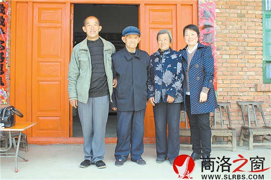 　張福秀老人身體尚好，與老伴相依相伴。得知我們要采訪張福秀，張福秀的女兒專程從西安趕回來。