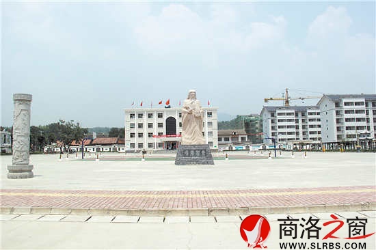 倉圣文化廣場是社區群眾休閑娛樂的主要場所